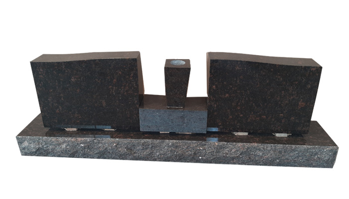 Brown wingset monument